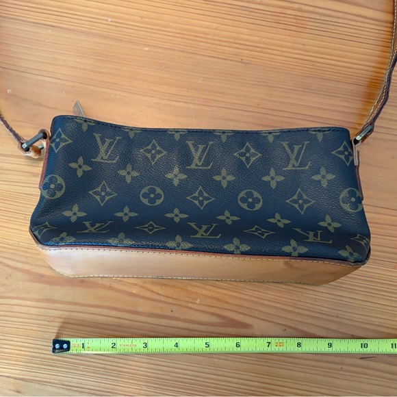 Louis Vuitton Trotteur Crossbody - Picture 4 of 11